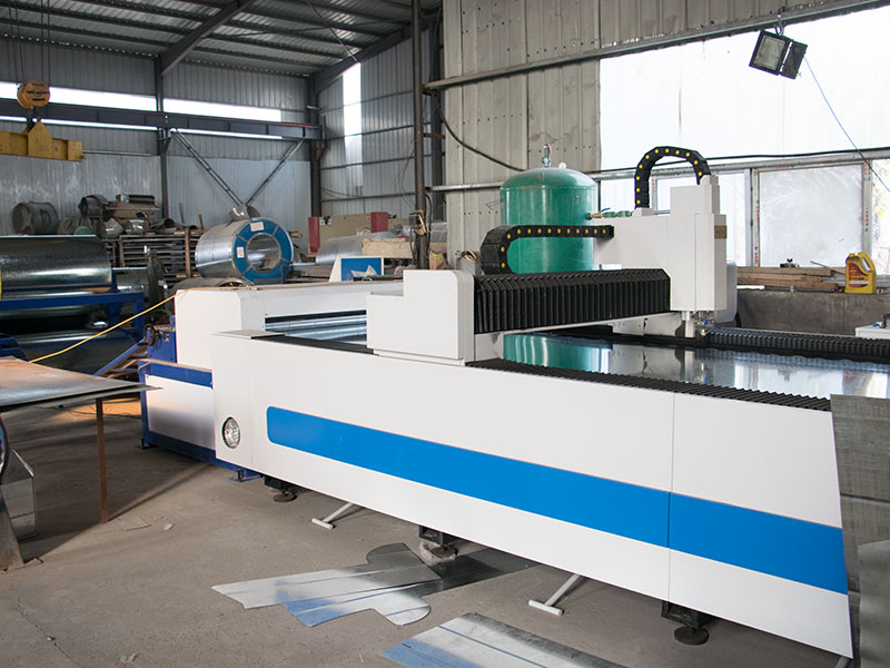 通風(fēng)管道生產(chǎn)設備-002