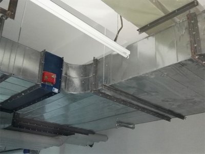 通風(fēng)管道為焊接車(chē)間營(yíng)造良好的辦公環(huán)境